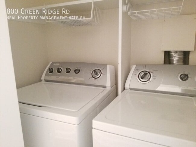 Building Photo - 800 Green Ridge Dr