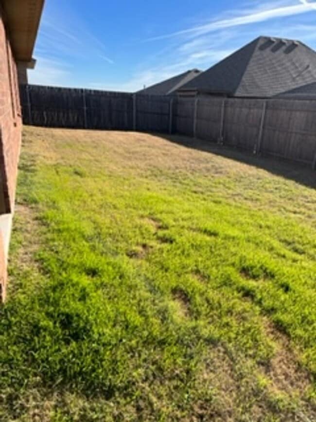 Building Photo - This home will not last long!