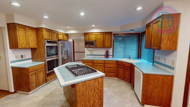 Building Photo - Hidden Springs in West Linn! Pets Friendly! Room To Roam