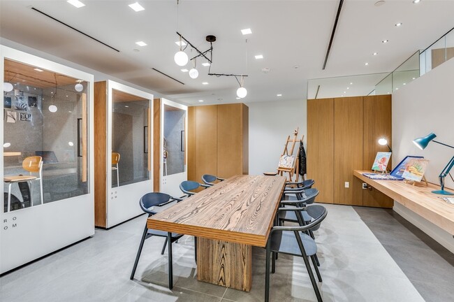 Building Photo - 3003 Maple Ave