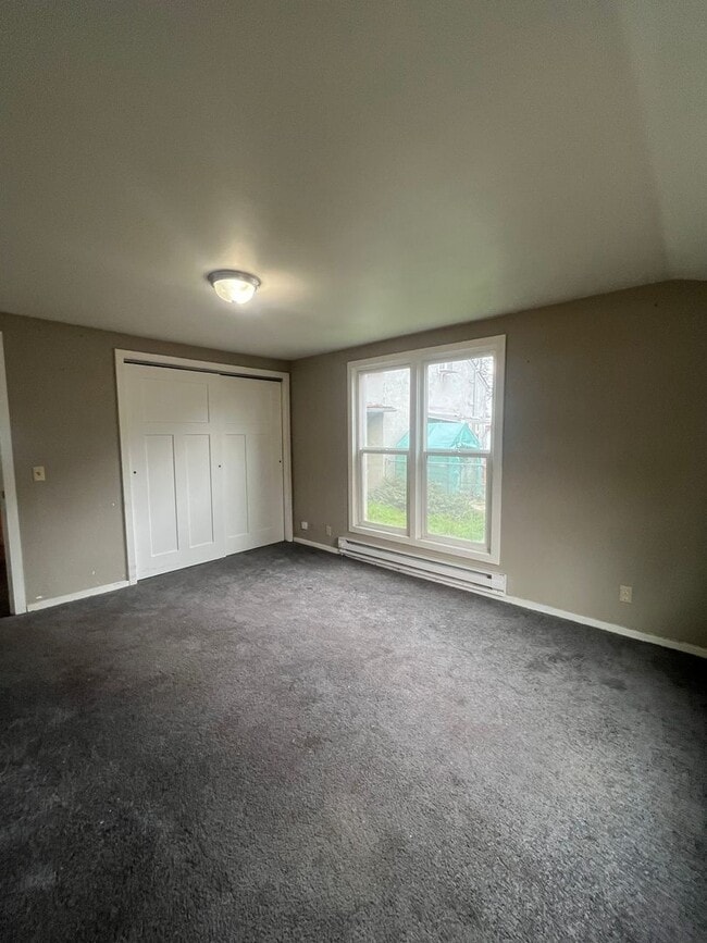 Building Photo - 4-Bedroom 1 1/2-Bath home in Junction City