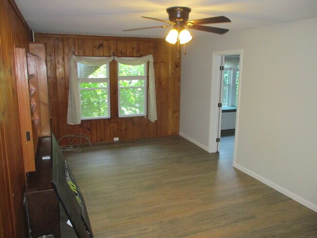 Building Photo - 10 Leuvine St