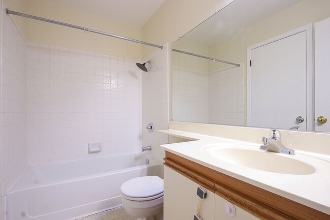 Building Photo - 2 bedroom 2 bath Condo in great neighborhood $3500