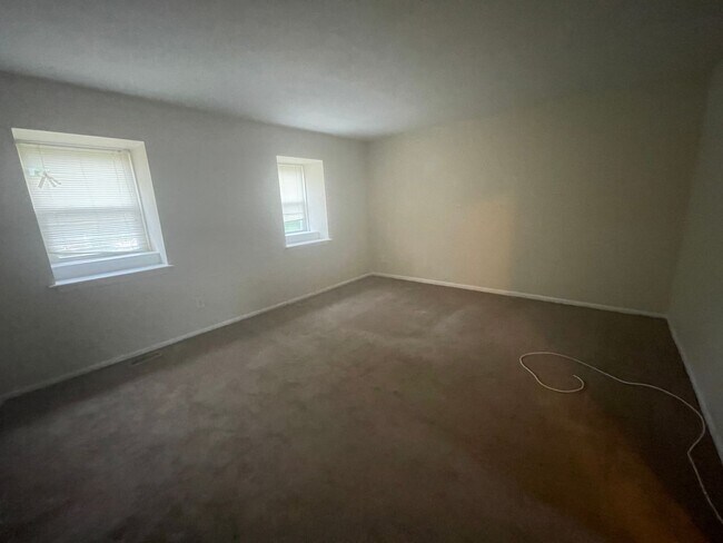 Building Photo - NICE 2 BEDROOM TOWNHOUSE IN LAKE EDWARDS