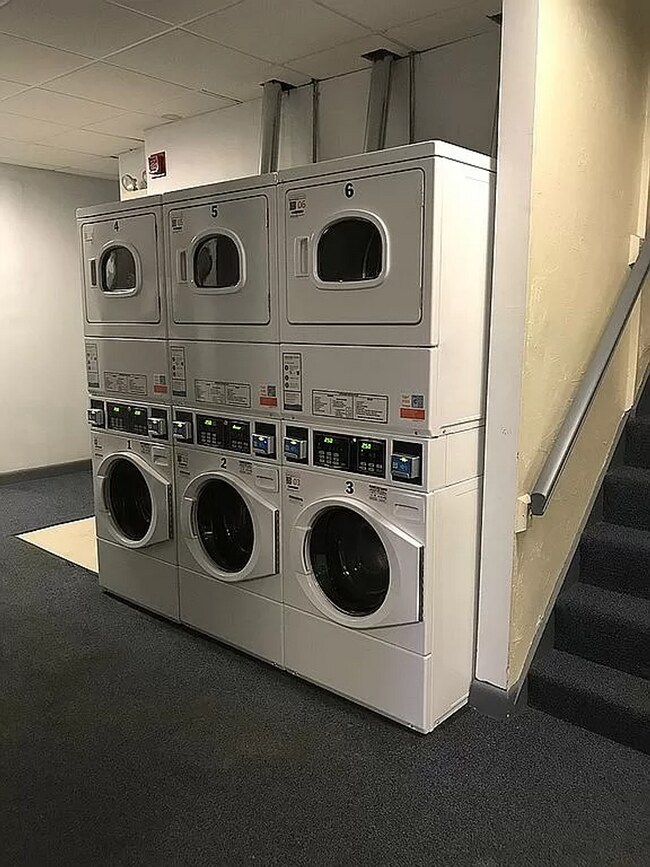 Building Photo - Fenway 3 Bed – Heat & Water Included – 1,003 Sq Ft – 9/1