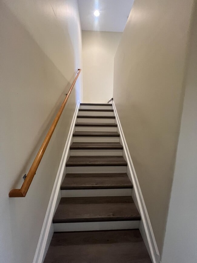 Building Photo - 857 Malabu Dr