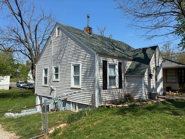 Building Photo - Some UPDATE Photos!  Price REDUCTION!