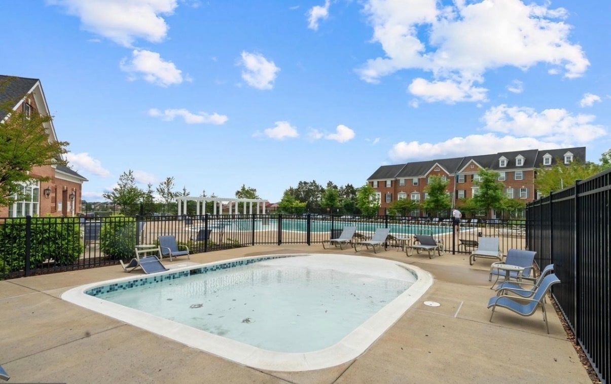 Building Photo - 23255 Milltown Knoll Sq