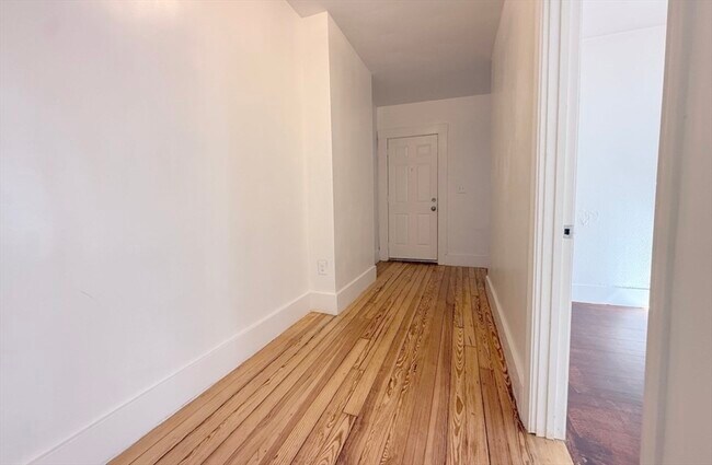 Building Photo - 9-11 Richardson St