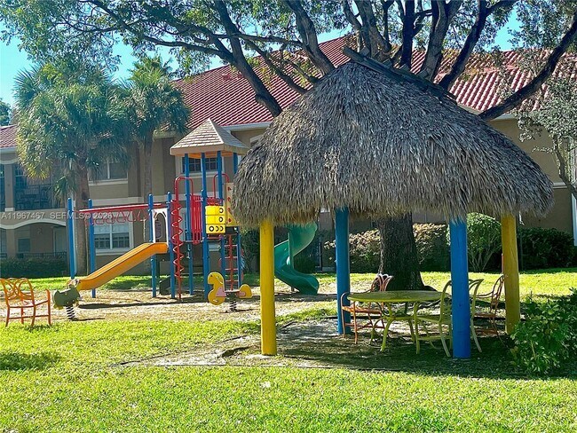 Building Photo - 100 SW 117th Terrace