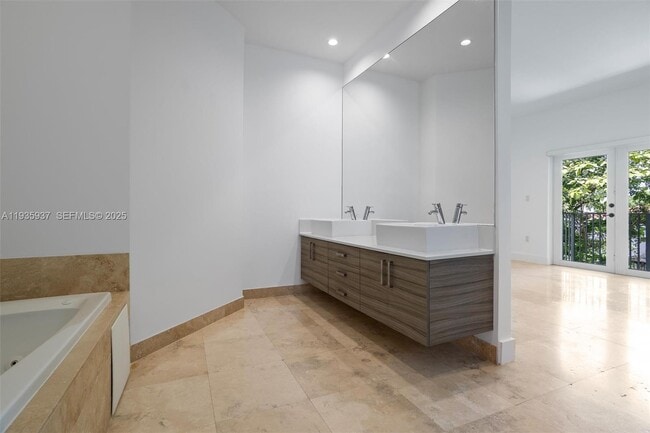 Building Photo - 2784 SW 34th Ave