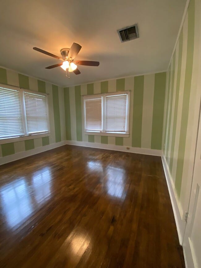 Building Photo - 2 bedroom 1 bath