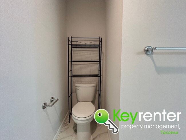 Building Photo - Must-have 3Bed/2.5Bath Lakewood Home