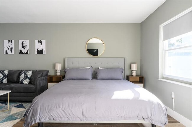 Building Photo - 1020 N Victoria Park Rd