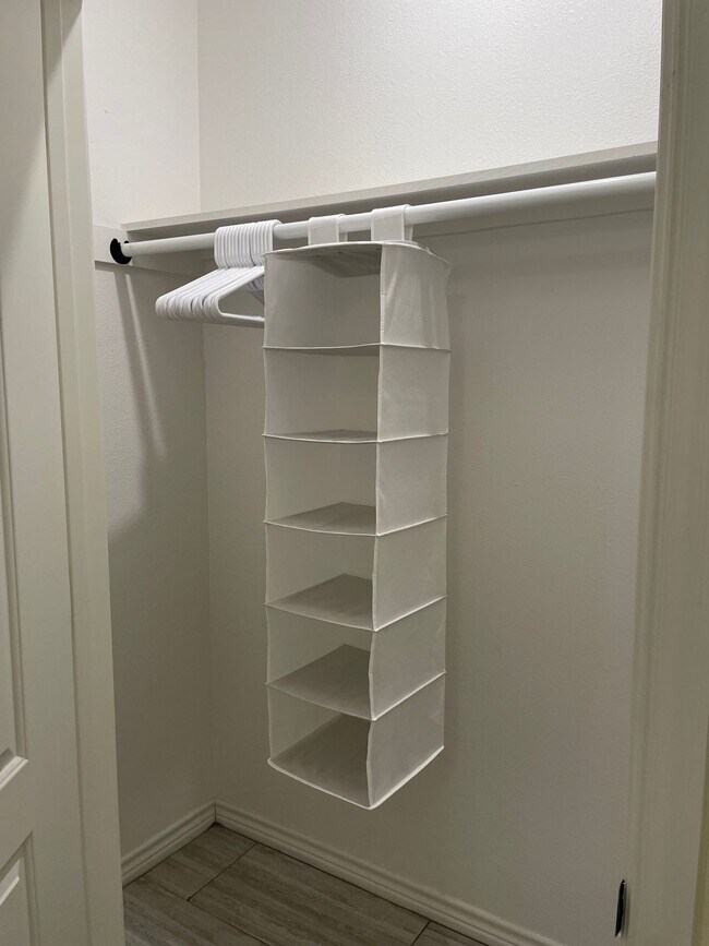 Building Photo - 1 bedroom /1 bathroom units available in a brand new complex!  Move in now!!