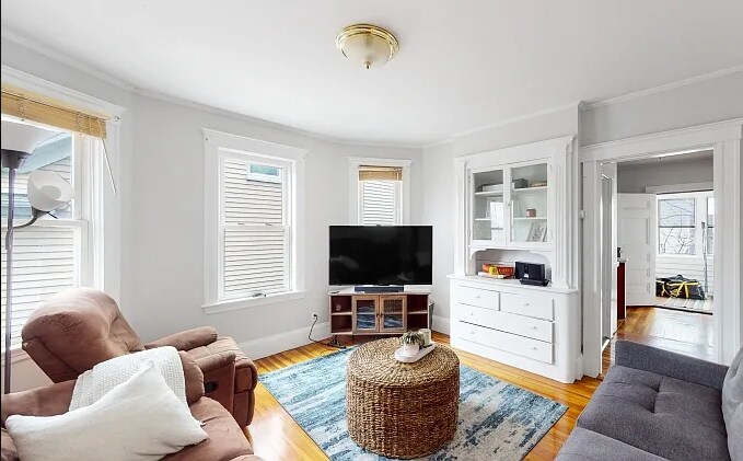 Building Photo - 243 Summer St