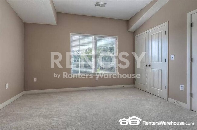 Building Photo - 3 Bedroom / 3.5 Bath Townhouse Near KU MED -  Available in August