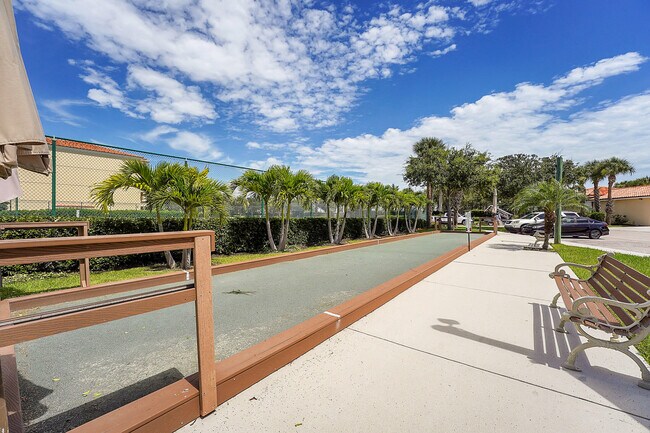 Building Photo - 9 Harbour Isle Dr E