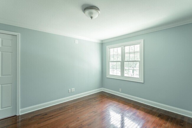 Building Photo - Charming Family Haven: 3 Bedroom Gem with Inviting Outdoor Space