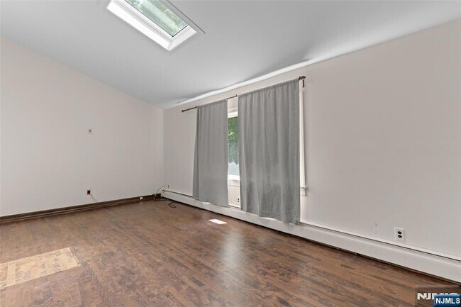 Building Photo - 8 Crosby Ln