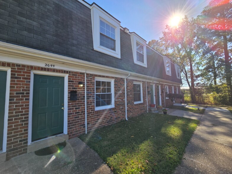 Building Photo - 2644 Wayside Dr