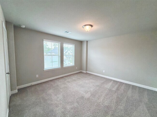 Building Photo - 415 Northern Pike Dr