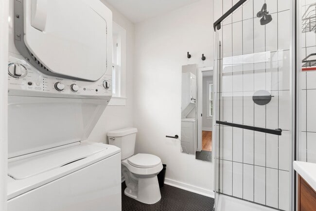 Building Photo - Charming 1-Bedroom in the Heart of Montrose!