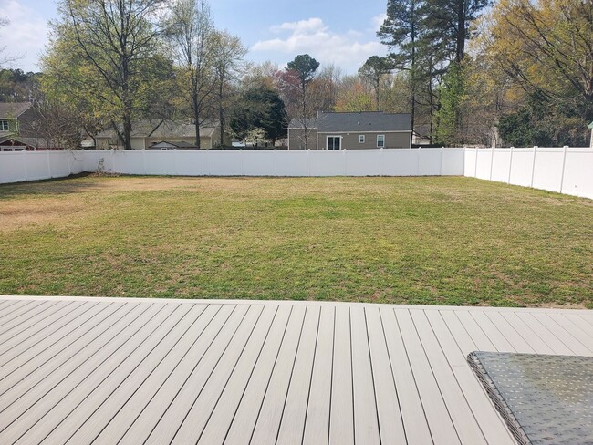 Building Photo - Deep Creek