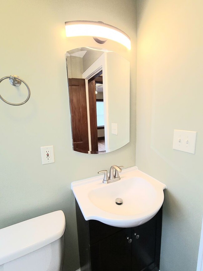 Building Photo - 34 W Tulane Rd