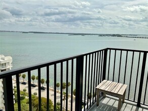 Building Photo - 1450 Brickell Bay Dr