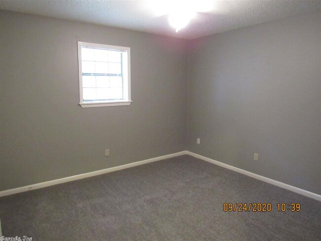 Building Photo - 409 Farris Rd