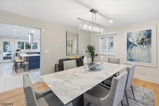 Building Photo - 827 Alden Rd