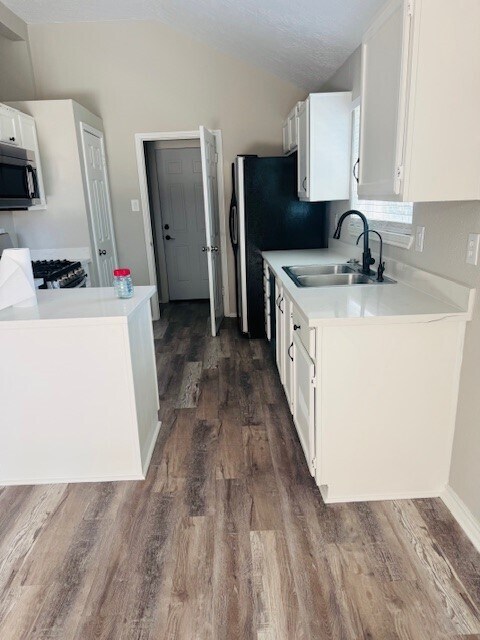 Building Photo - 8403 Battleoak Dr