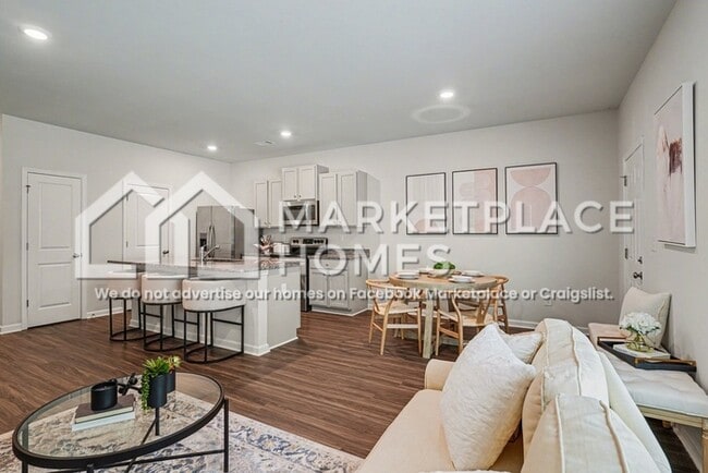 Building Photo - 425 Oakwood Dr NW