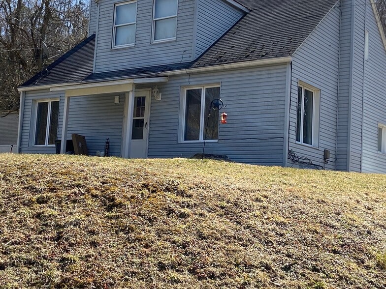 Building Photo - 742 Pony Farm Road