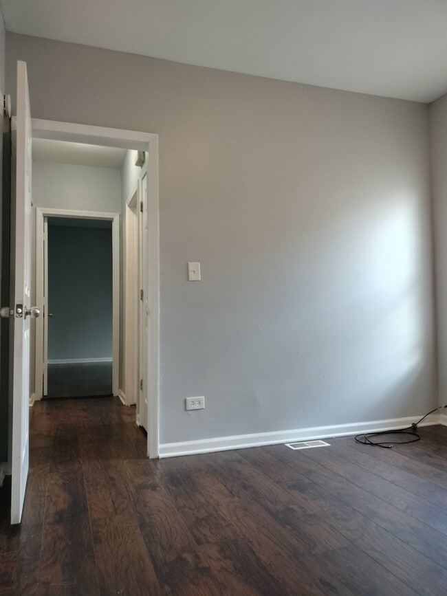 Building Photo - 2525 E 72nd Pl