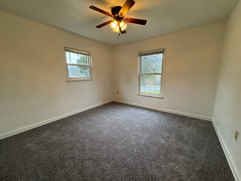 Building Photo - 110 Southvue Ct