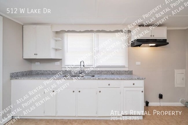 Building Photo - 512 W Lake Dr