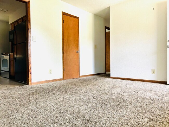Building Photo - Spacious Home on Large Corner Lot
