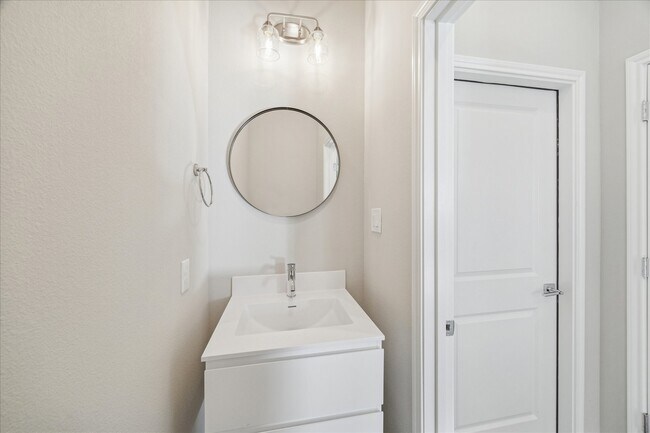 Building Photo - 8127 Esther Acres Ln