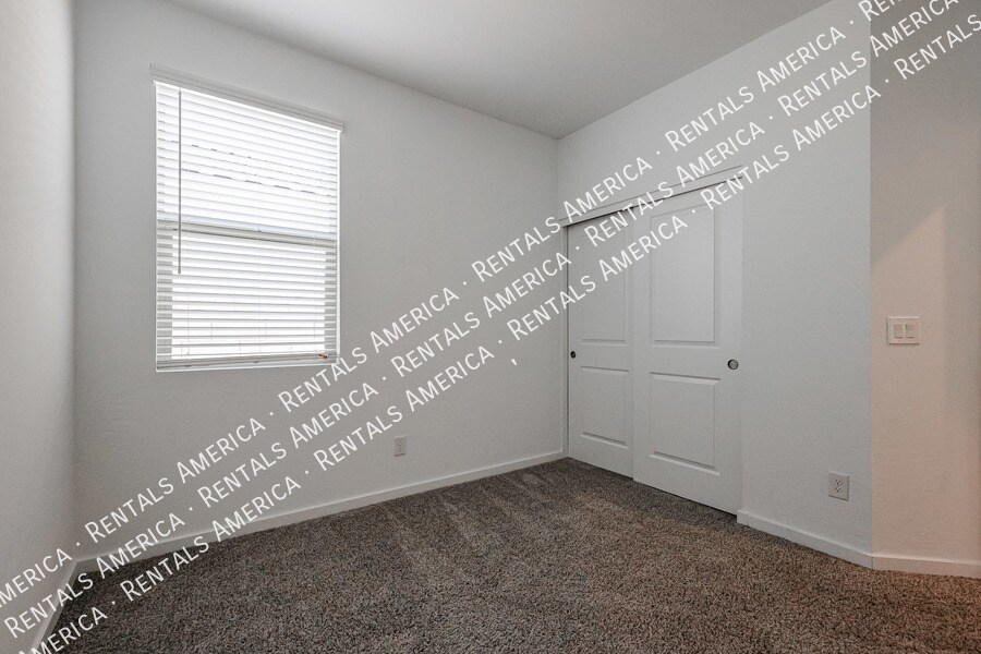 Building Photo - 40322 W Hillman Dr