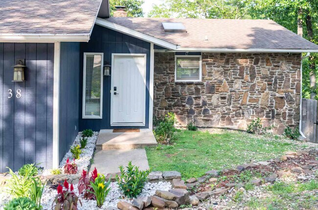 Building Photo - 38 Swanage Dr