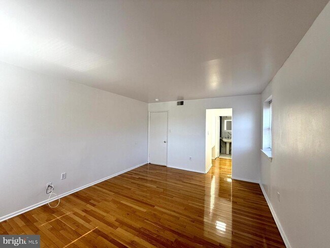 Building Photo - 606 Cooper Landing Rd