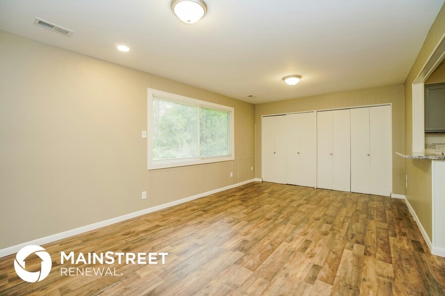 Building Photo - 1570 Wilton Dr