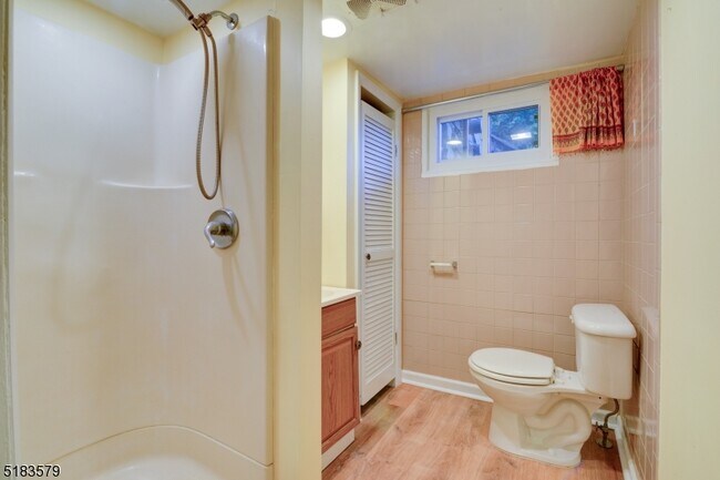 Building Photo - 15 Scenic Dr