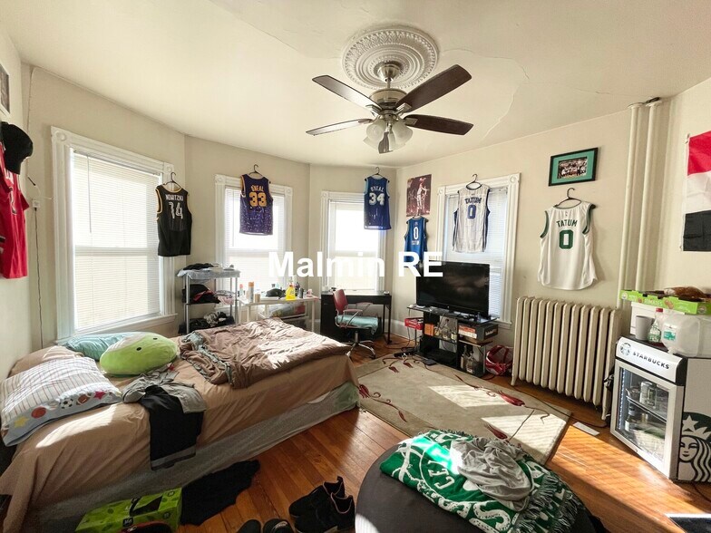 Building Photo - 89 Hillside St