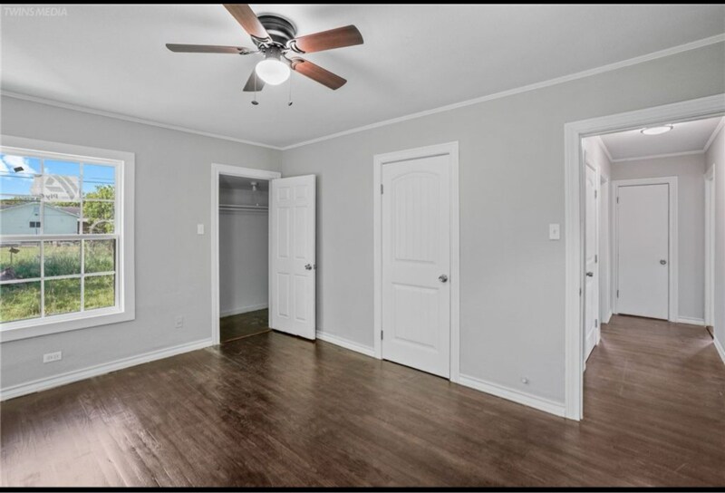 Building Photo - 1367 Normandy Dr