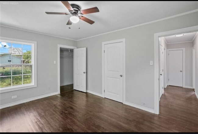 Building Photo - 1367 Normandy Dr