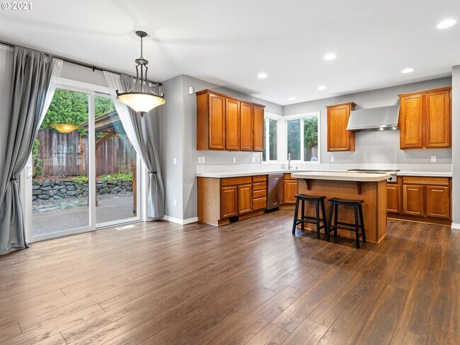 Building Photo - Happy Valley 4 Bedroom Home