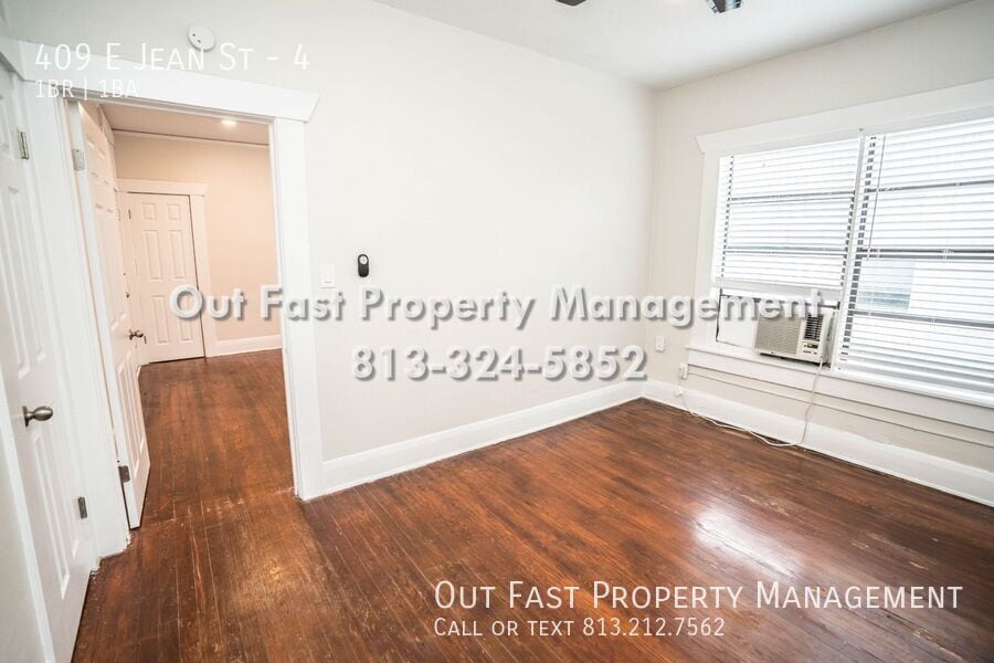 Building Photo - 409 E Jean St